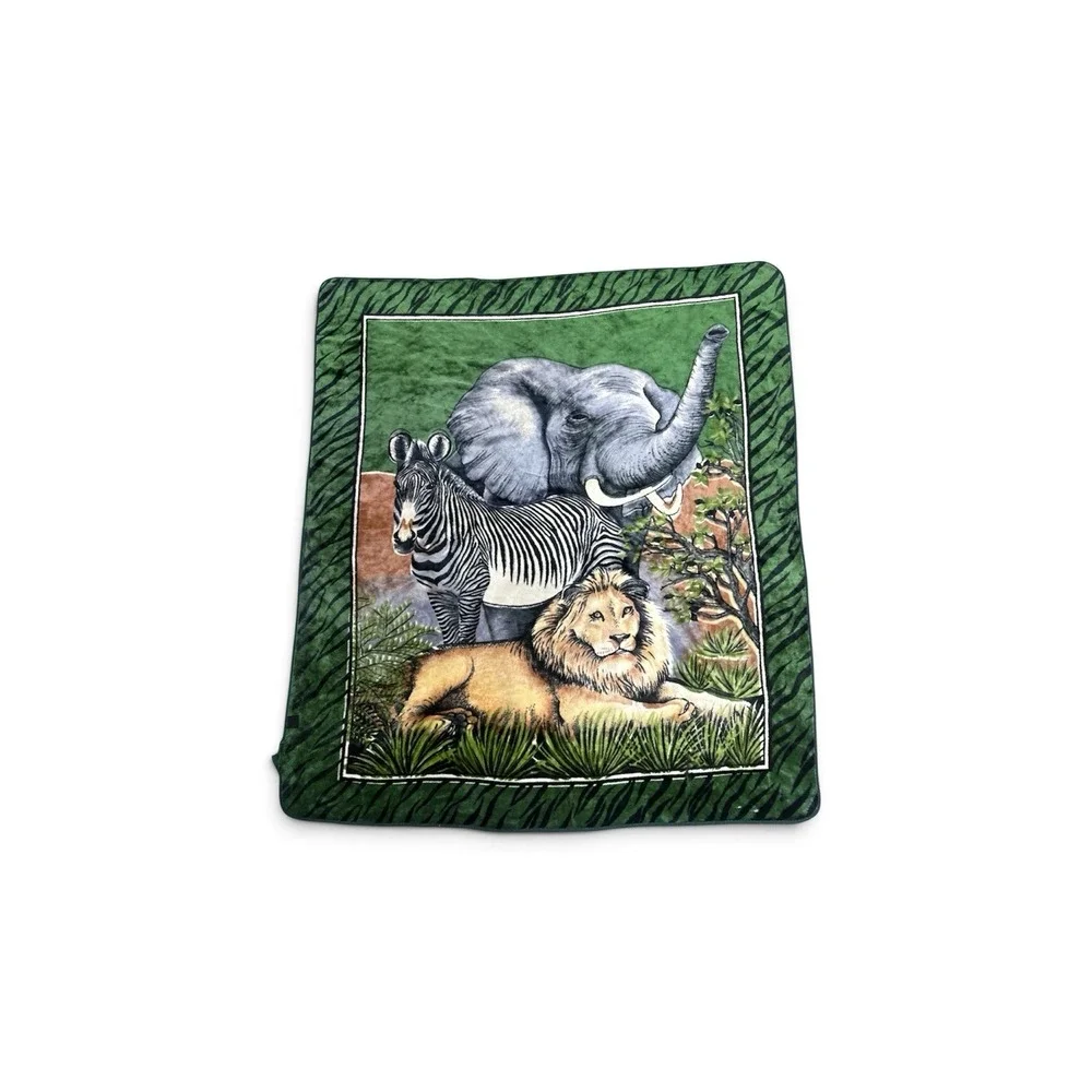 Olefin Reversible Blanket Green Size 88x78' Jungle Safari 1980s VINTAGE Acrylic